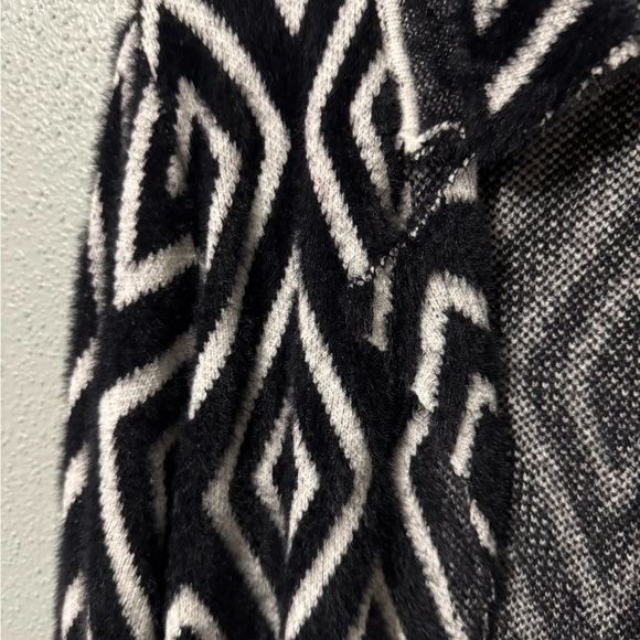 Rofilan Black and White Diamond Cardigan - Picture 3 of 4